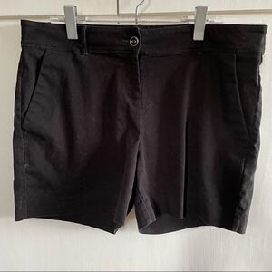 Isaac Mizrahi black shorts - size 14 - two front pockets, two back welt pockets